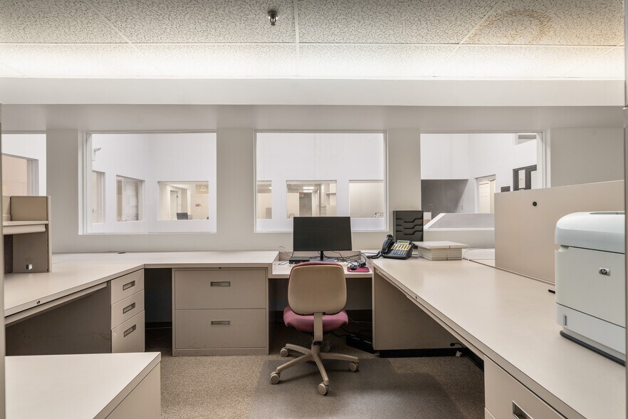 More Photos Of 1000 Plain St, Marshfield Office For Sale