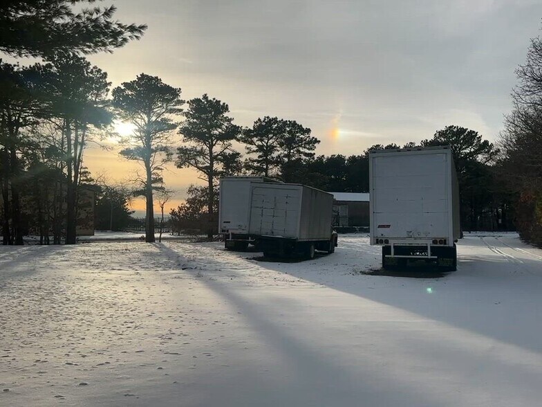 More Photos Of 22 A St, Edgartown Warehouse For Lease