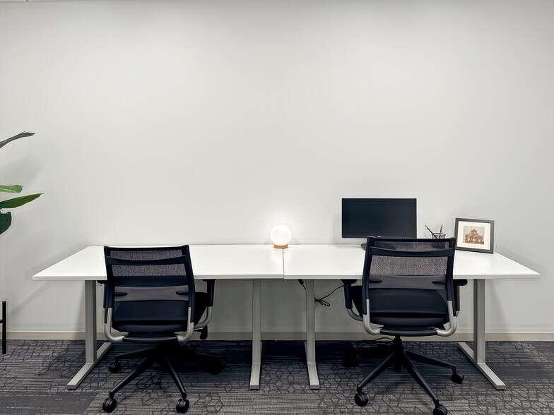 More Photos Of 1 N State St, Chicago Coworking Space