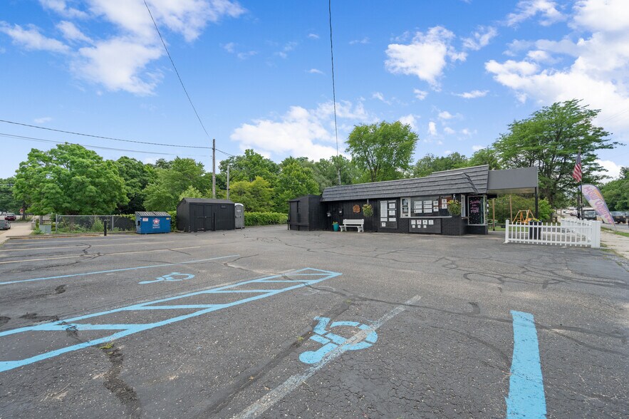 More Photos Of 250 N State St, Big Rapids General Retail For Sale