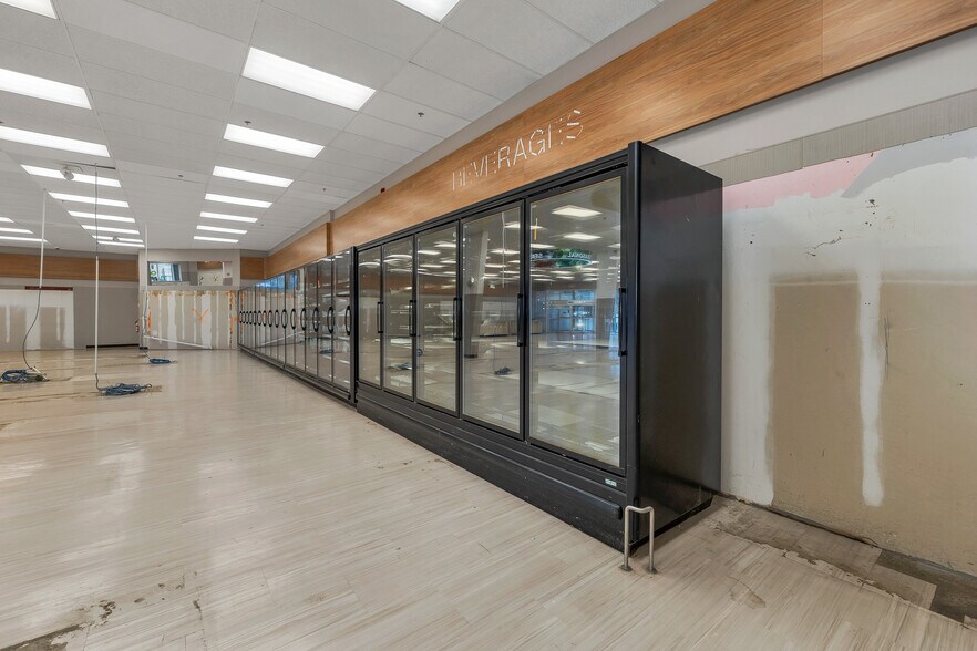 More Photos Of 15 Mont Vernon St, Milford Freestanding For Sale