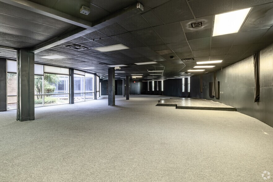 More Photos Of 4802 Texas Blvd, Texarkana Office For Sale