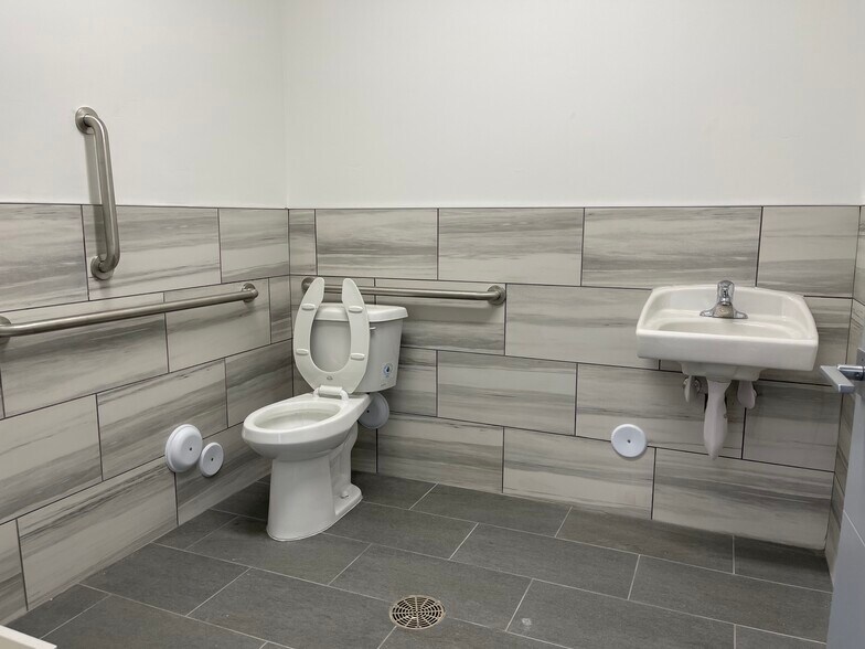 More Photos Of 8018 S Welby Park Dr, West Jordan Warehouse For Sale