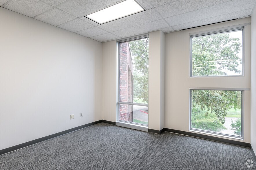 More Photos Of 9001-9003 Airport Fwy, North Richland Hills Office For Lease
