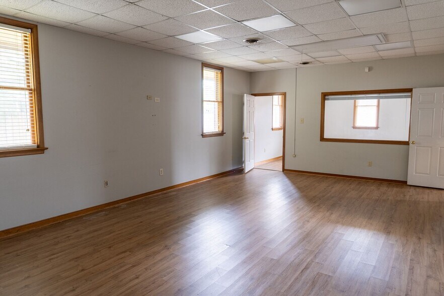 More Photos Of 4794 Finlay St, Richmond Office For Sale