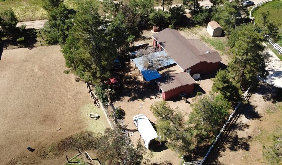 More Photos Of 33716 Hubbard Rd, Acton Flex For Lease