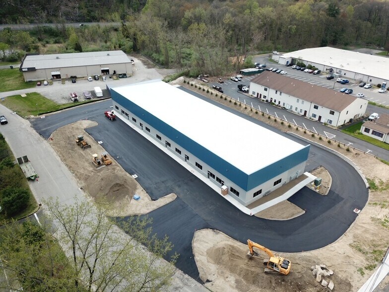 More Photos Of 2 Production Dr, Brookfield Warehouse For Lease