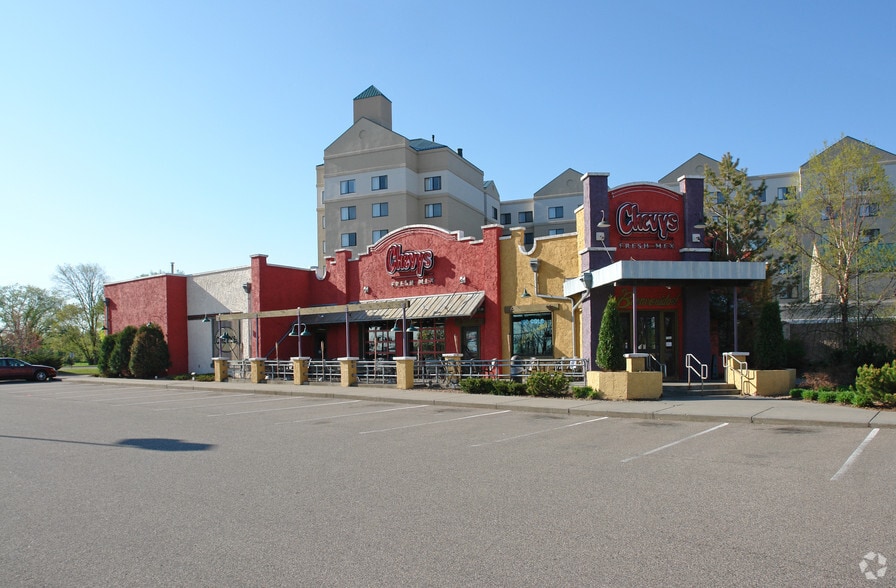 Primary Photo Of 2251 Killebrew Dr, Minneapolis Restaurant For Lease