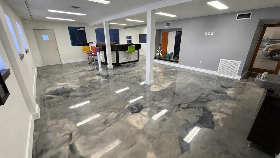 More Photos Of 1705-1707 W 32nd Pl, Hialeah Warehouse For Lease