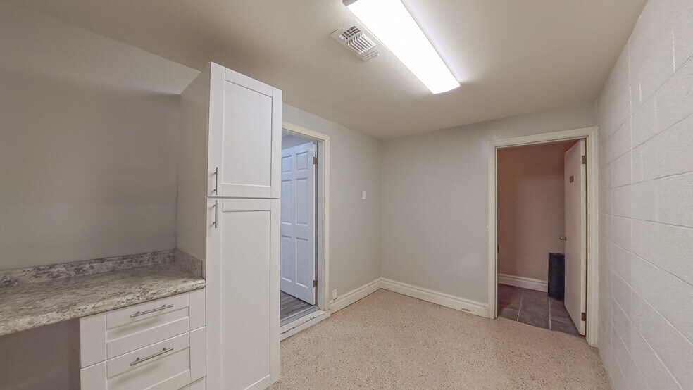 More Photos Of 1502 S Lipscomb St, Amarillo Light Distribution For Sale