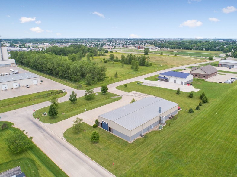 More Photos Of 801 62nd St, Marion Showroom For Sale