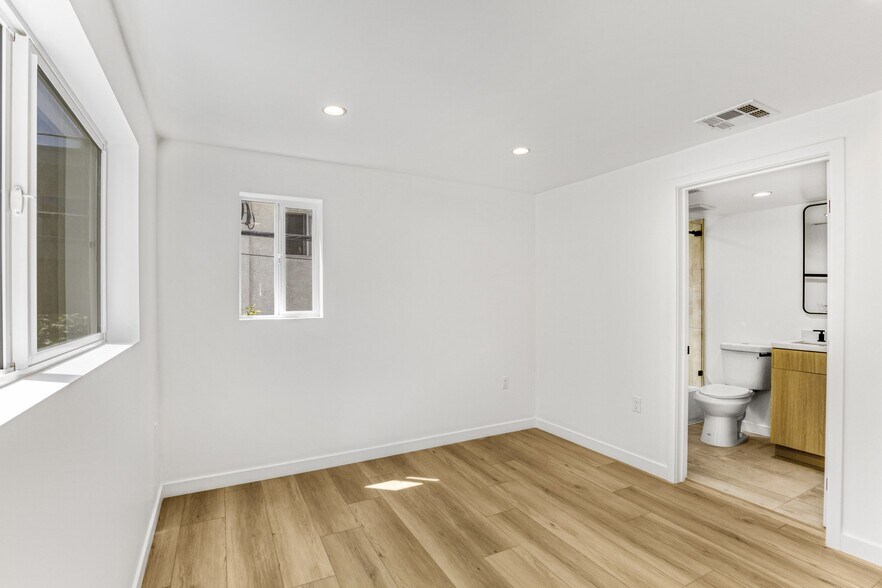 More Photos Of 10826 Hesby St, North Hollywood Apartments For Sale