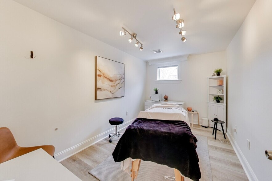 More Photos Of 5520-5532 Hempstead Way, Springfield Office For Sale