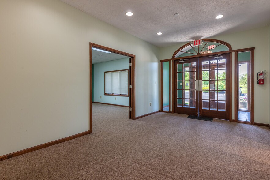 More Photos Of 1920-1930 Commerce Center Blvd, Fairborn Office For Lease