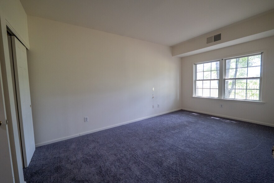 More Photos Of 144 John St, Lakewood Apartments For Sale
