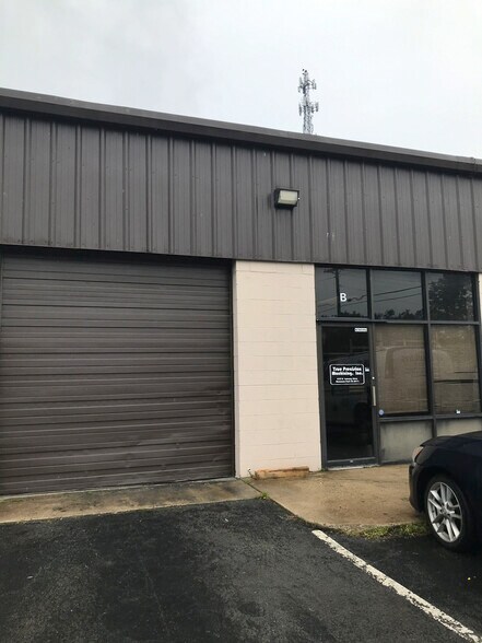 More Photos Of 9107 Industry Dr, Manassas Park Warehouse For Lease