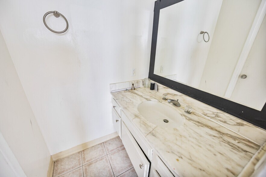 More Photos Of 145 W Hillcrest Blvd, Inglewood Apartments For Sale