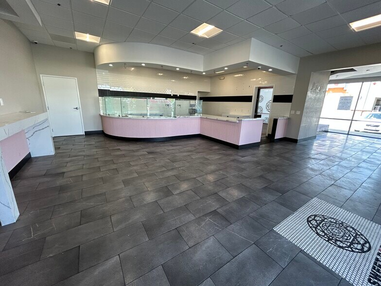 More Photos Of 843-861 Alosta Ave, Glendora Unknown For Lease