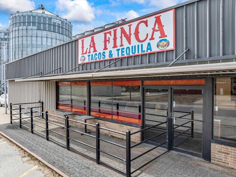 More Photos Of 205 Maple St, Overbrook Mixed Retail For Sale