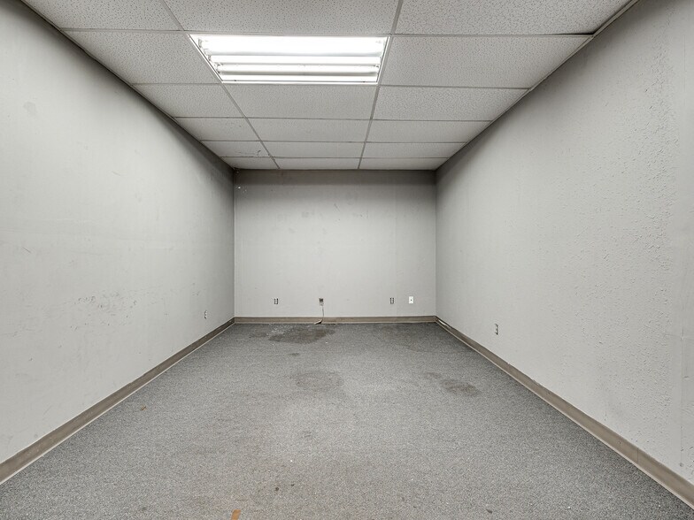 More Photos Of 1141 SE Grand Blvd, Oklahoma City Unknown For Lease