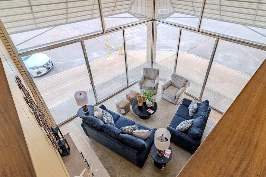 More Photos Of 1521 6th St, Bay City General Retail For Sale