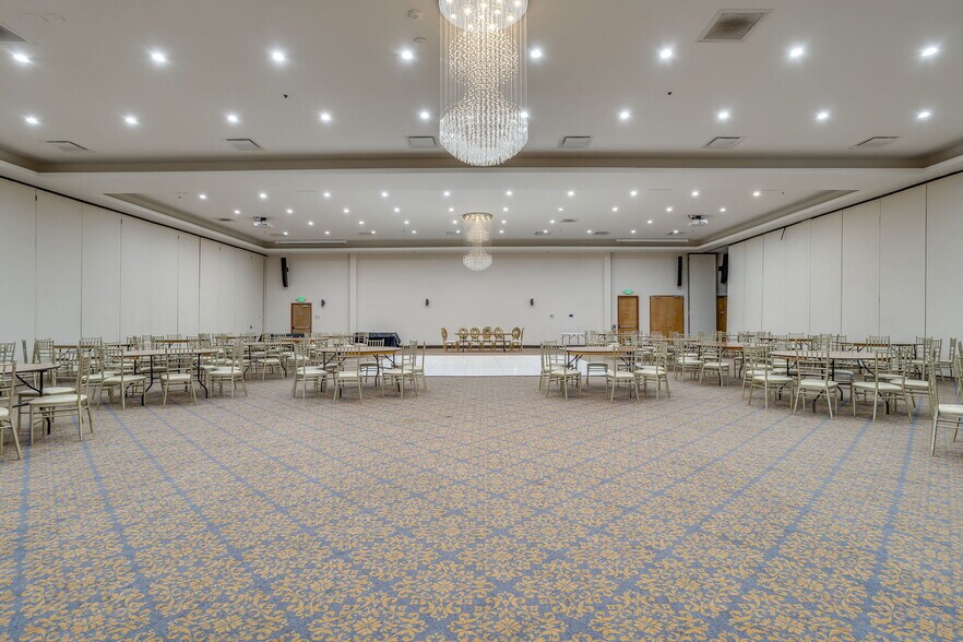 More Photos Of 1300 N Main St, Euless Specialty For Sale