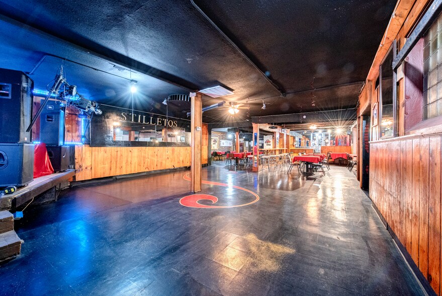 More Photos Of 1801 19th St, Lubbock General Retail For Sale