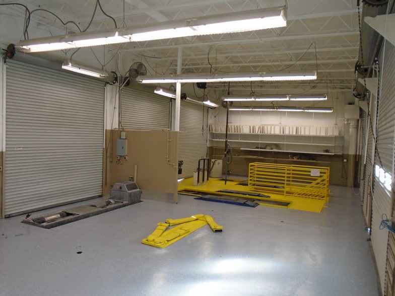 More Photos Of 202 E Palmdale Blvd, Palmdale Auto Repair For Lease