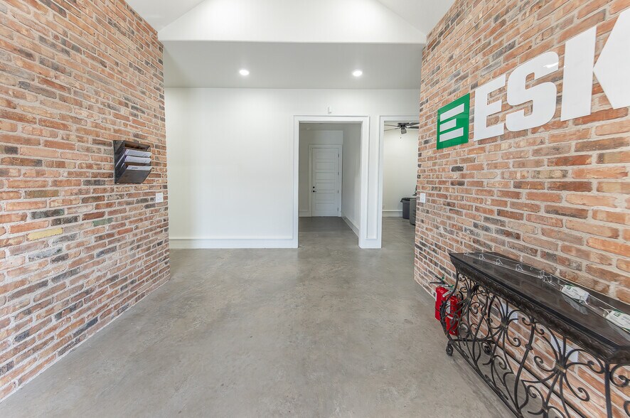 More Photos Of 9006 County Road 6820, Lubbock Warehouse For Lease