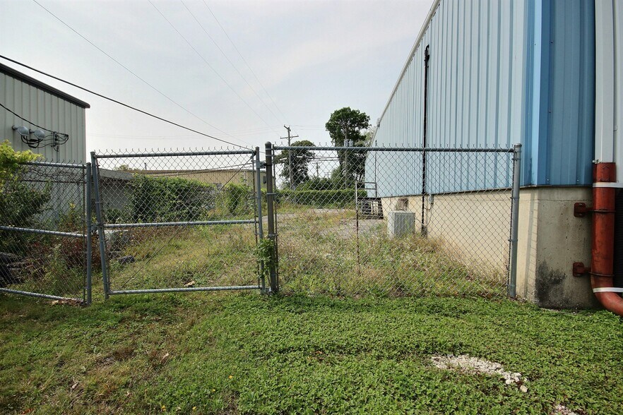 More Photos Of 1431 Production Rd, Fort Wayne Manufacturing For Sale