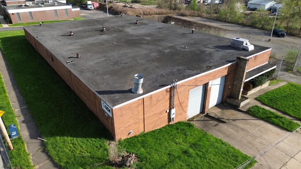 More Photos Of 15 S Worthington St, Youngstown Warehouse For Sale