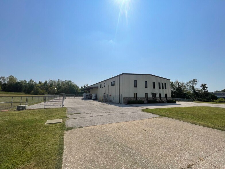More Photos Of 10105 Hedden Rd, Evansville Warehouse For Sale
