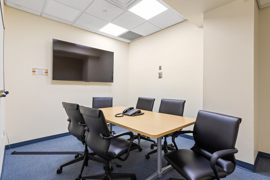 More Photos Of 6405 7th Ave, Brooklyn Office For Lease