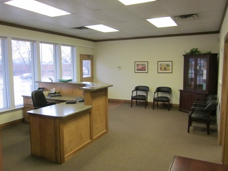More Photos Of 5907 Grand Ave, Des Moines Office For Lease