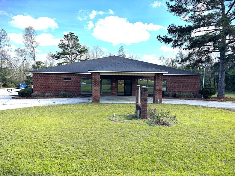 Primary Photo Of 414 Lugenia Dr, Vidalia Medical For Sale