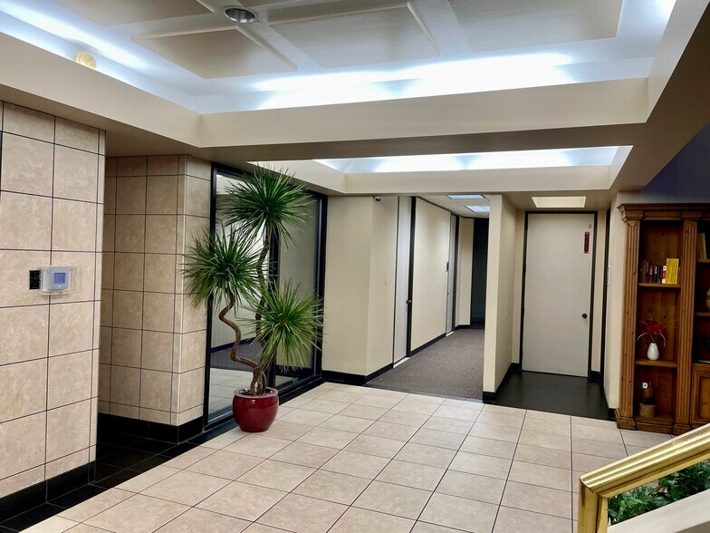 More Photos Of 4807 Spicewood Springs Rd, Austin Unknown For Lease