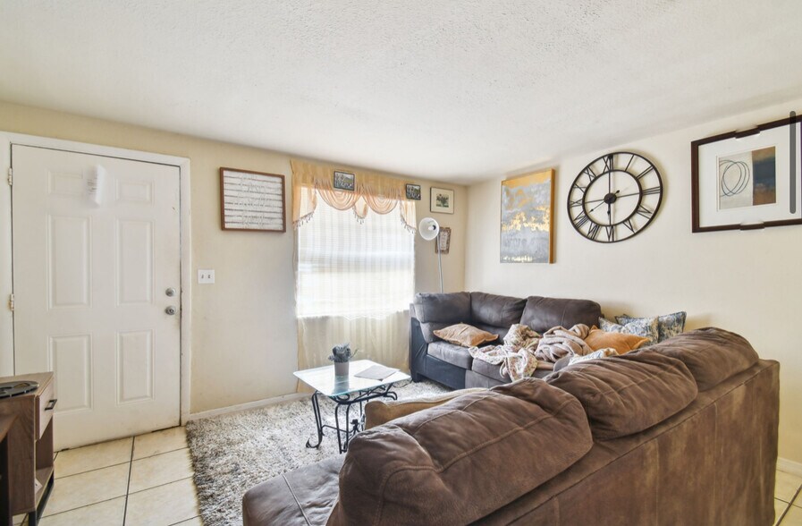 More Photos Of 4507-4517 E Giddens Ave, Tampa Multifamily For Sale