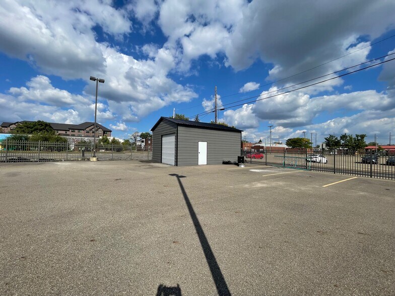 More Photos Of 530 Walnut Ave NE, Canton Storefront Retail Office For Sale