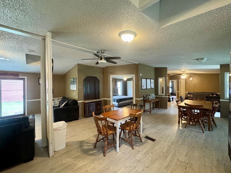 More Photos Of 158 Caloric Rd., Mullens Flex For Sale