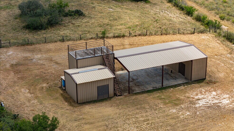 More Photos Of 2234 Highway 90 w, Castroville Flex For Sale