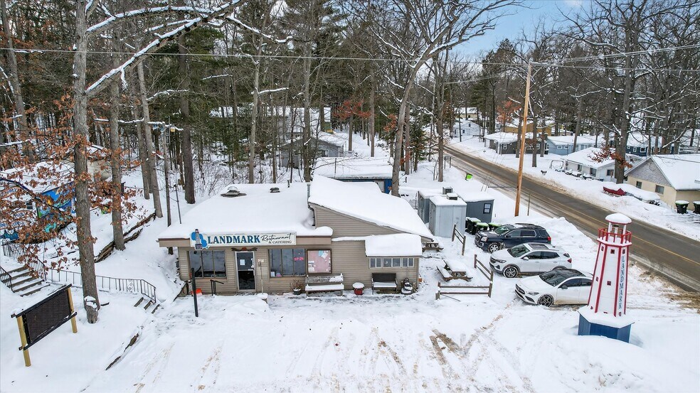 More Photos Of 5937 W Higgins Lake Dr, Roscommon Restaurant For Sale