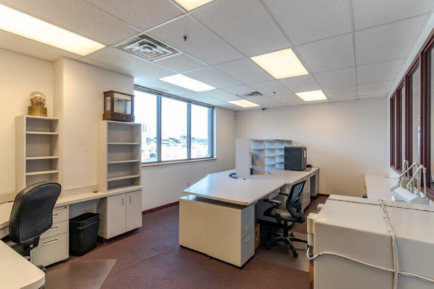 More Photos Of 120 E 3rd St, Newport Office For Lease