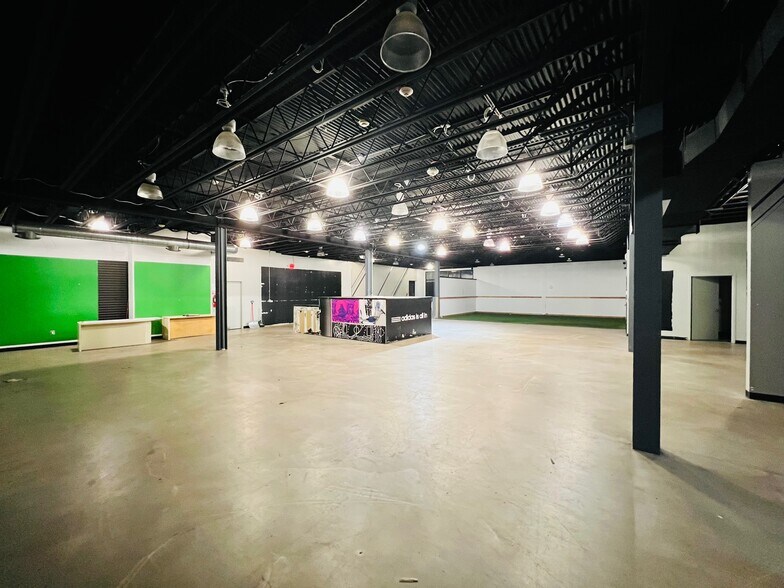 More Photos Of 183 S Broadway, Hicksville Office For Lease