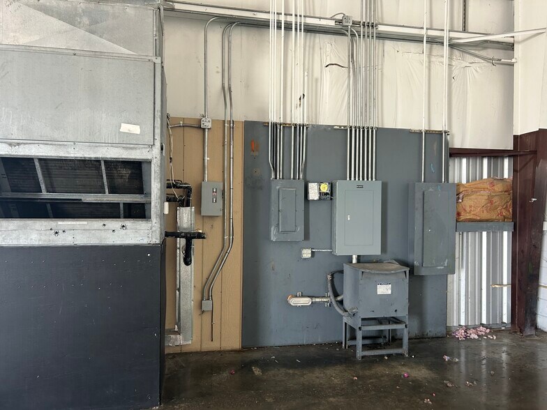 More Photos Of 650 6th St SW, Winter Haven Manufacturing For Lease