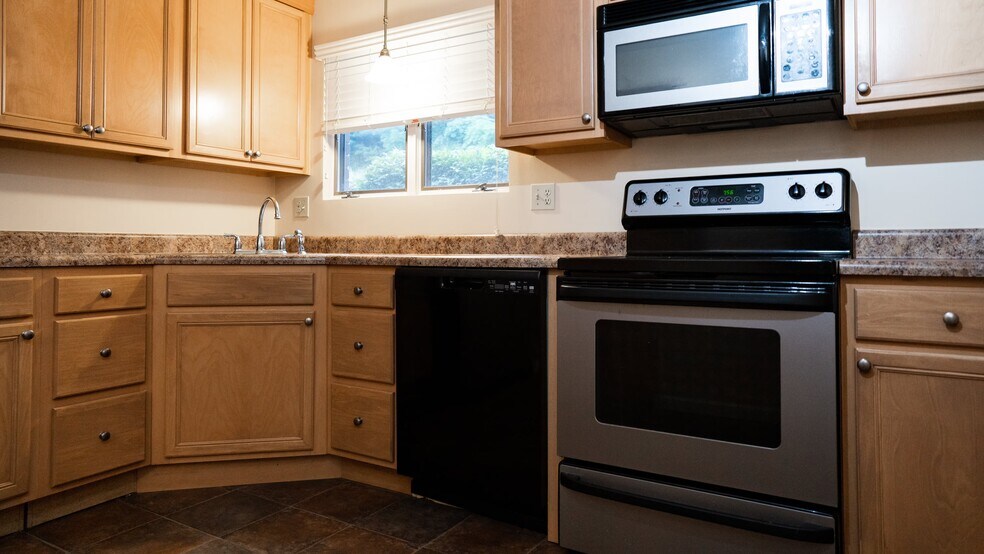 More Photos Of 113-114 Noble Vista Dr, Greensburg Apartments For Sale