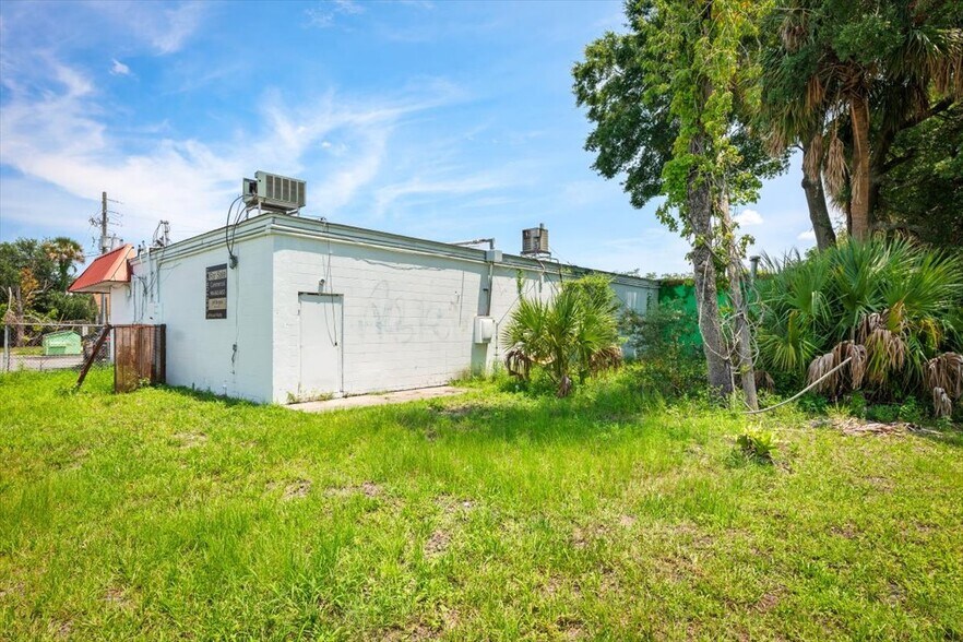 More Photos Of 20 E 9th St, Jacksonville Freestanding For Lease