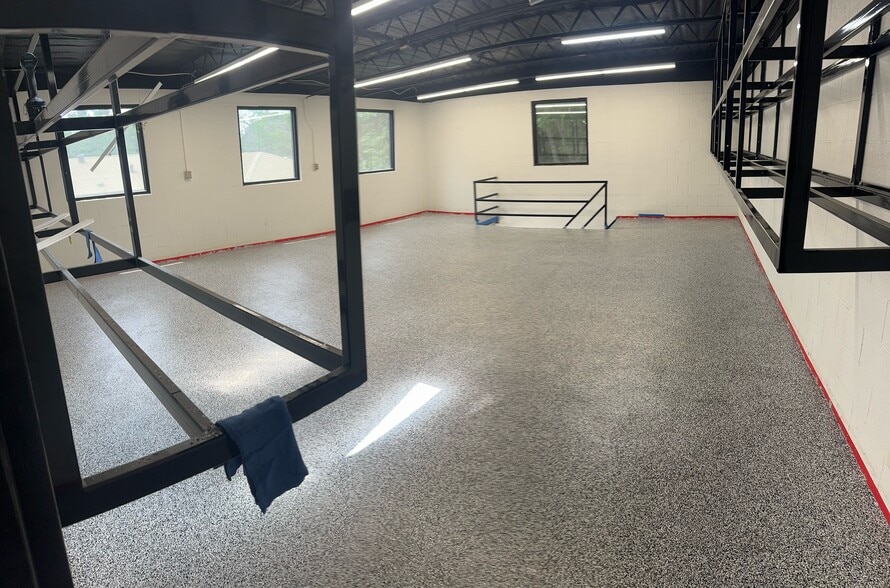 More Photos Of 1927 W Arkansas Ln, Pantego Light Manufacturing For Sale