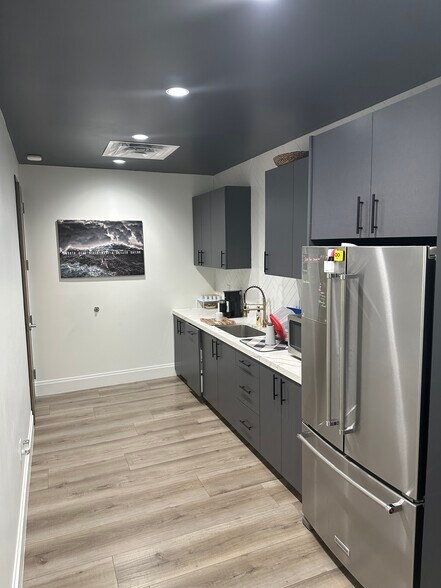 More Photos Of 2104 N Austin Ave, Georgetown Office For Sale