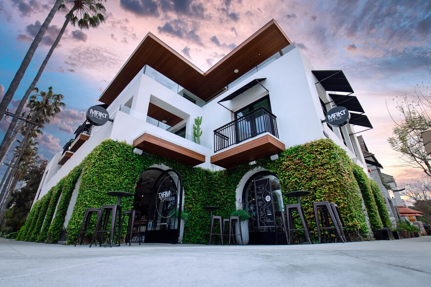 More Photos Of 2202 Avenida De La Playa, La Jolla Restaurant For Lease