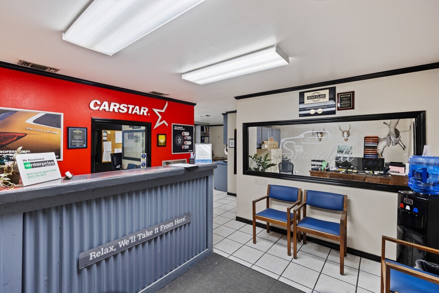 More Photos Of 955 W Kingsbury St, Seguin Auto Repair For Sale